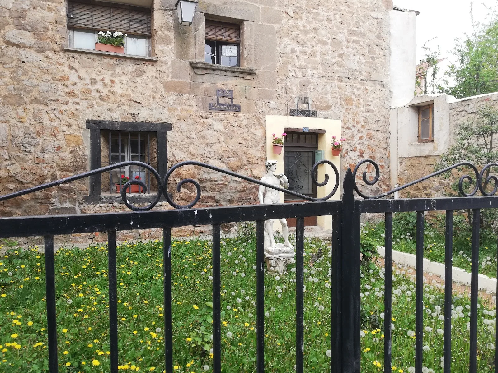Centro Castellano y Leonés en Cantabria - Fotografía 1