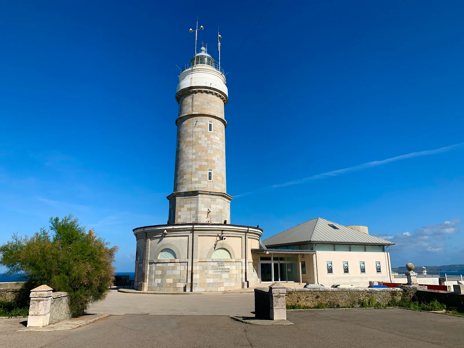 Centro de Arte Faro Cabo Mayor (FCM) - Fotografía 1