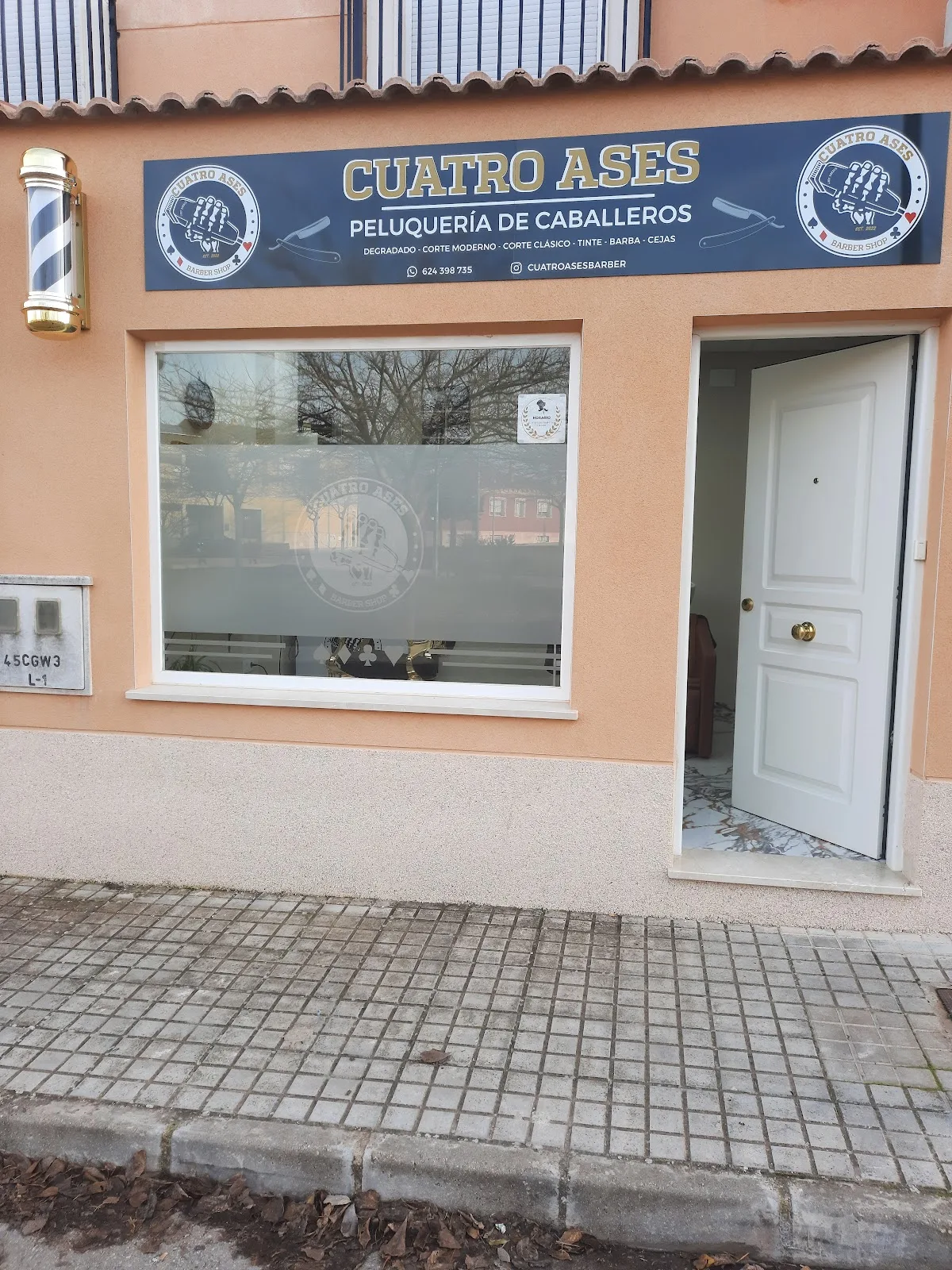 Cuatro Ases Barber