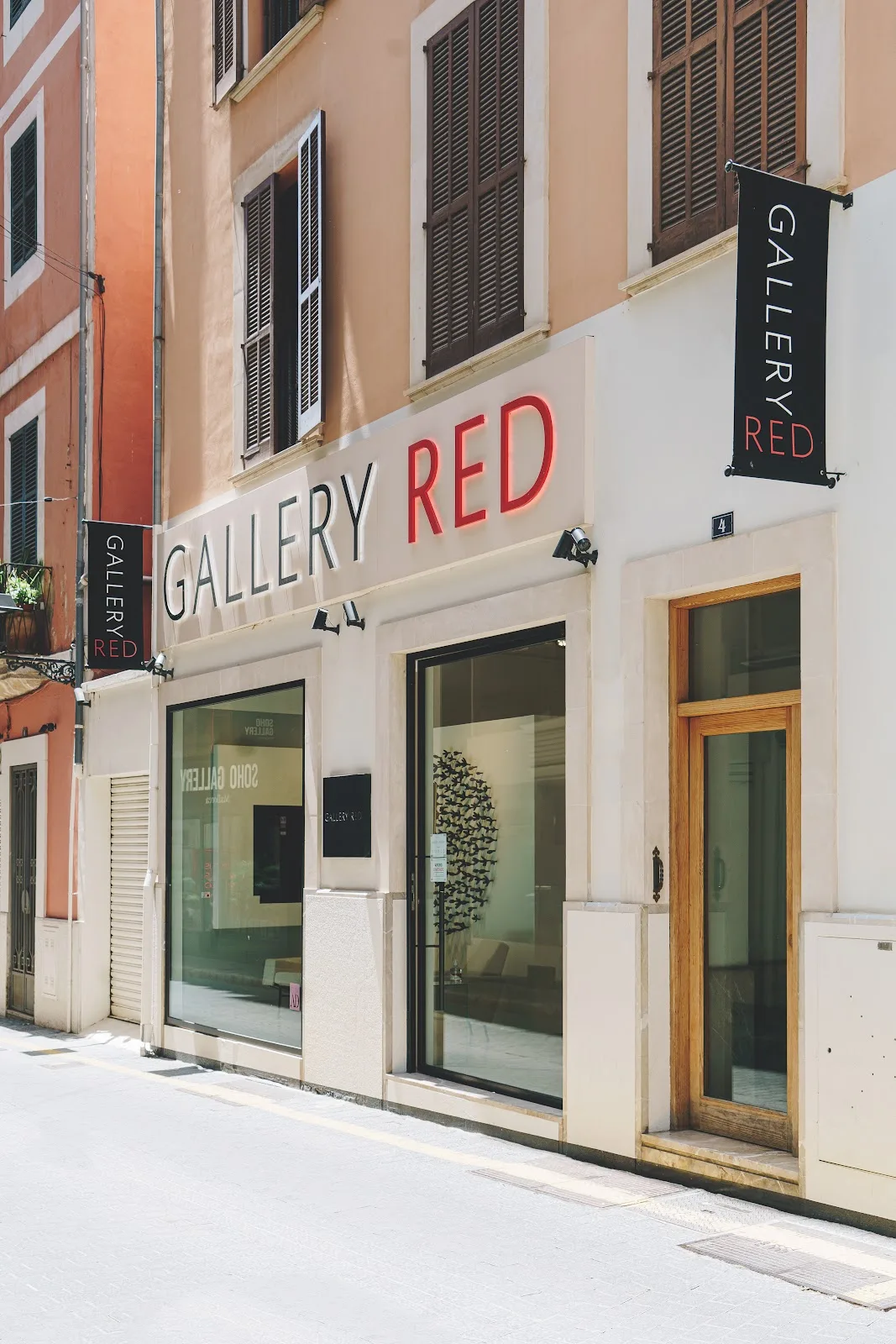 Exhibition by Gallery RED - Fotografía 4