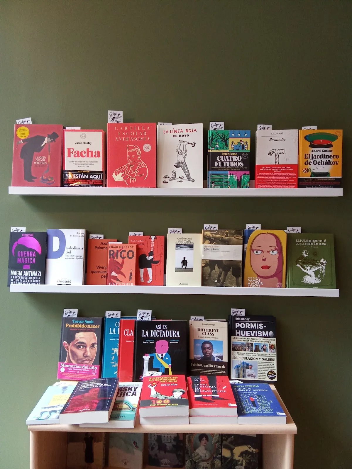 Galgo Azul (Libros, grolos e moito máis). - Fotografía 3