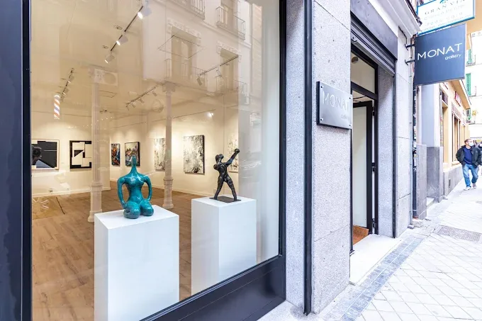 Monat Gallery