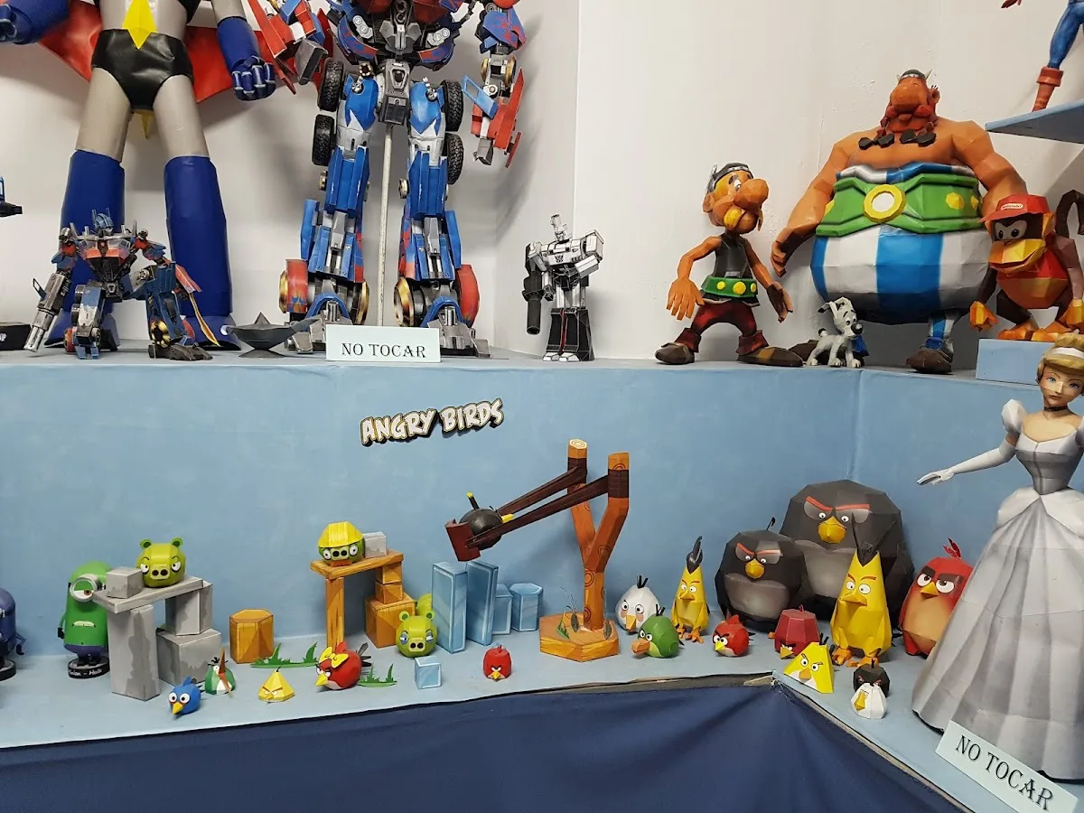 Museo/ Museo Papercraft / Arte