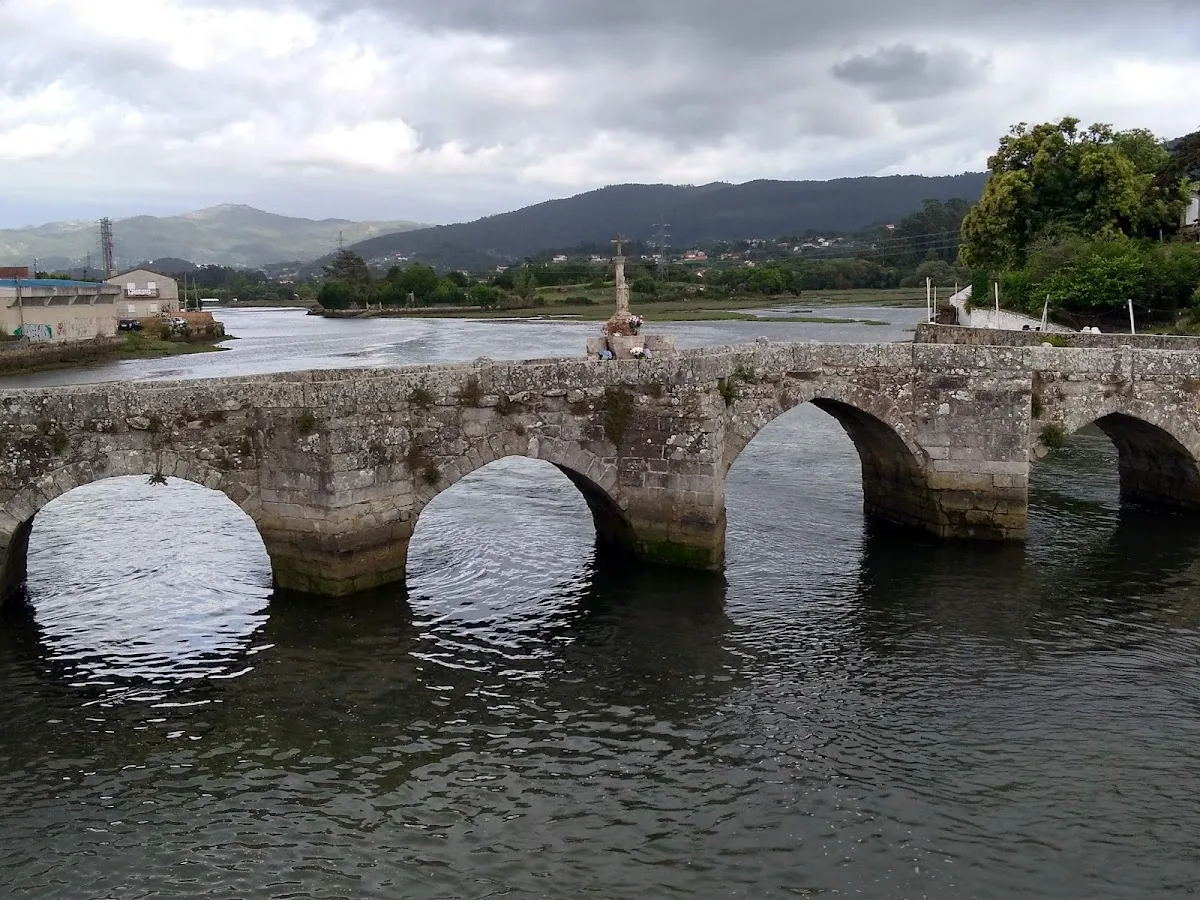 Puente Románico