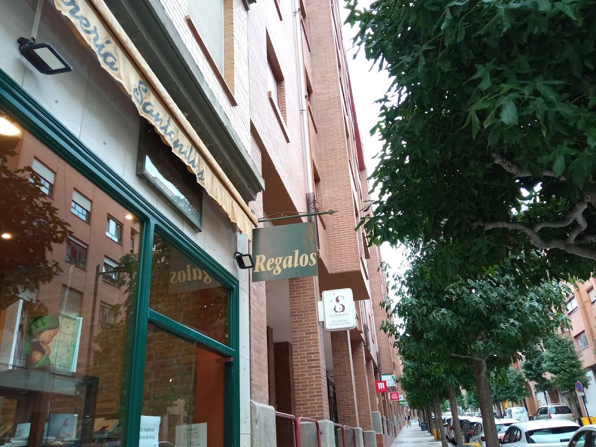 Librería Santanillas y Galería de arte aLfaRa